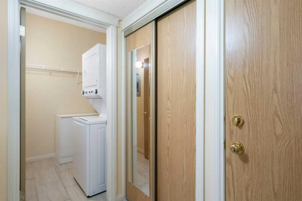 2011 University Drive NW, #103