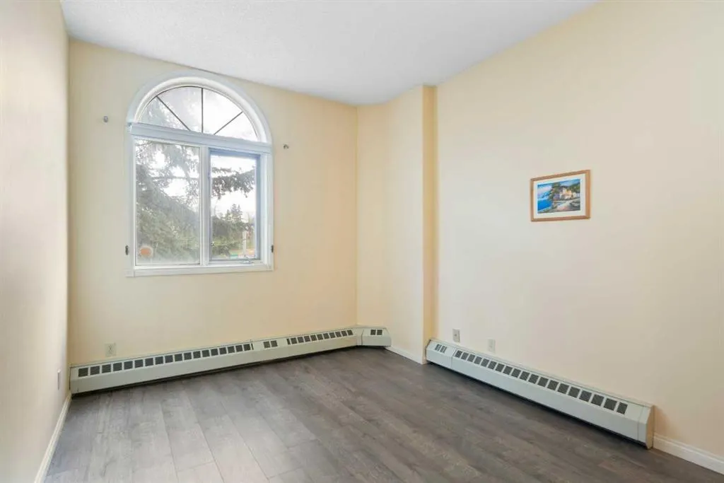 2011 University Drive NW, #103