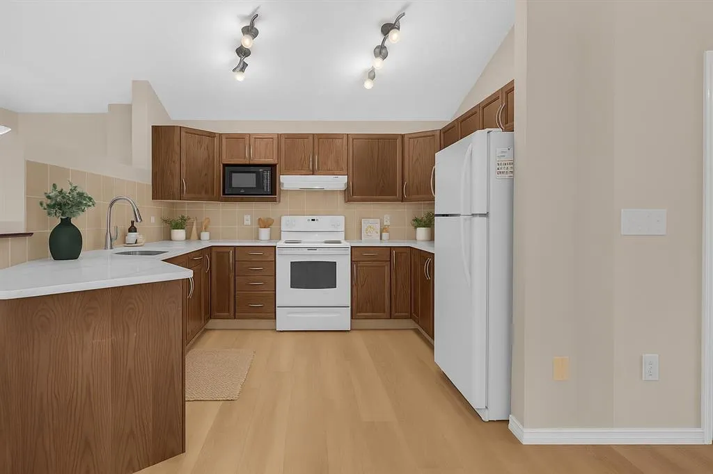 231 Saddlebrook Way NE