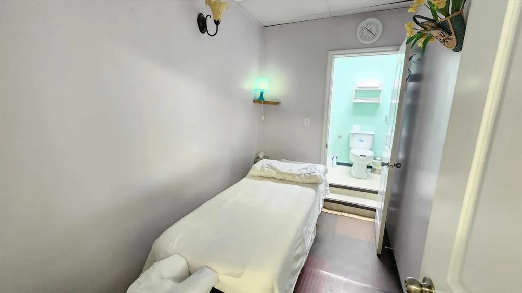 328 Centre Street SE, #218