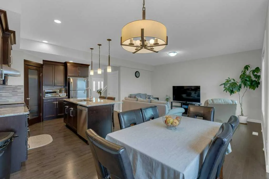 98 Evanscrest Terrace NW