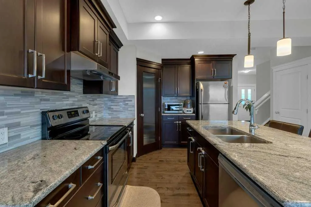 98 Evanscrest Terrace NW