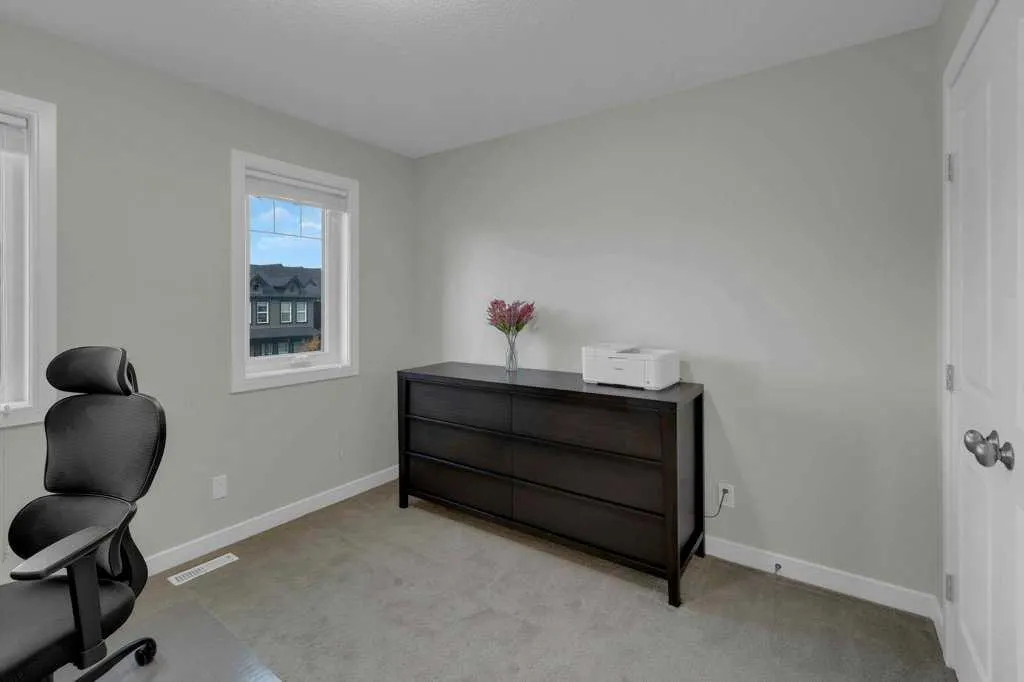 98 Evanscrest Terrace NW