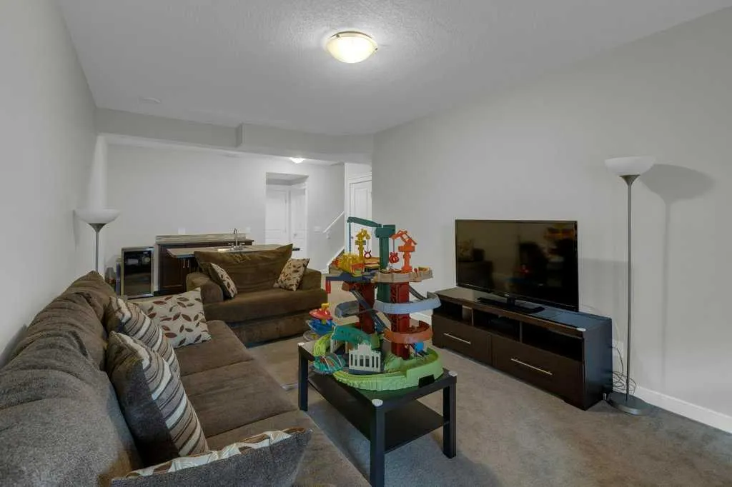 98 Evanscrest Terrace NW