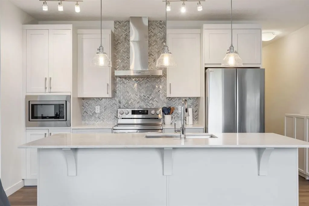 30 Walgrove SE, #117