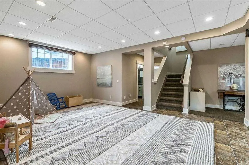 315 Crystal Green Close