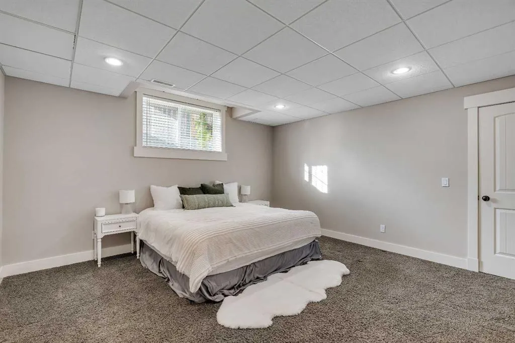 315 Crystal Green Close