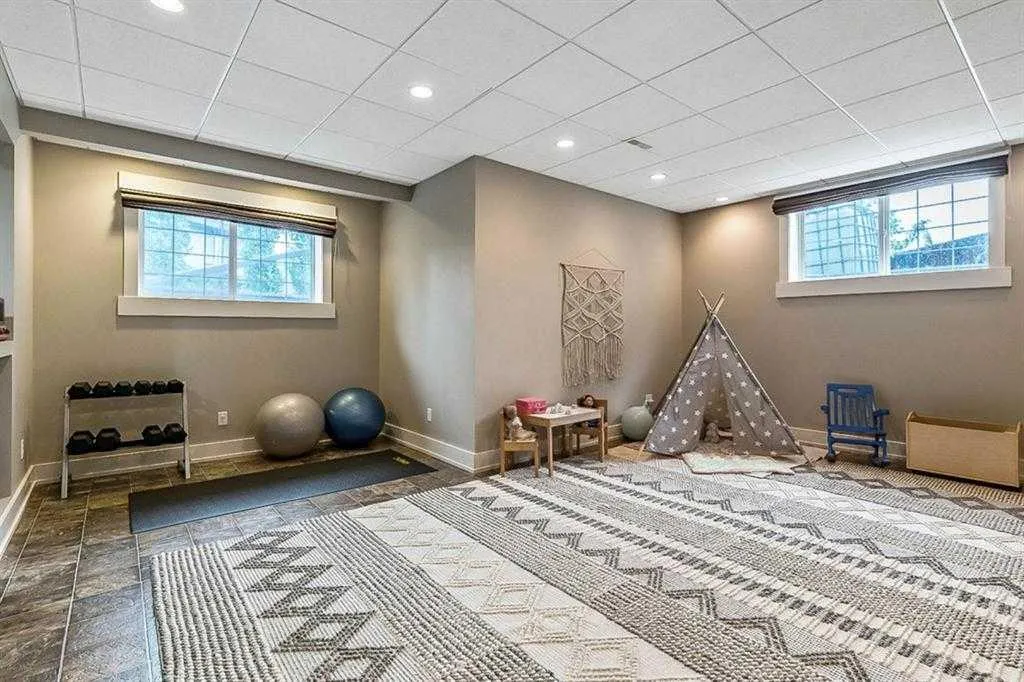 315 Crystal Green Close