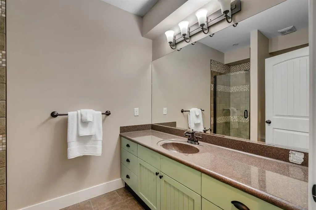 315 Crystal Green Close