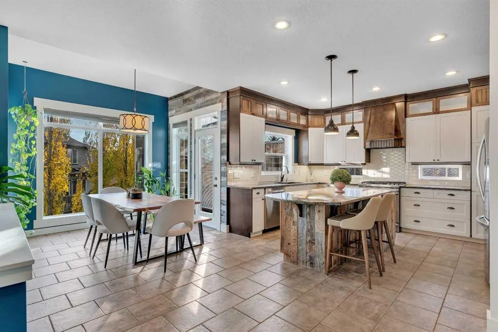 315 Crystal Green Close