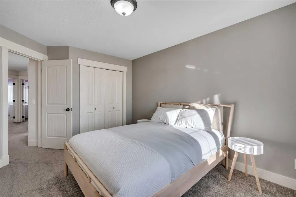 315 Crystal Green Close