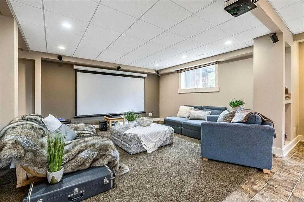 315 Crystal Green Close