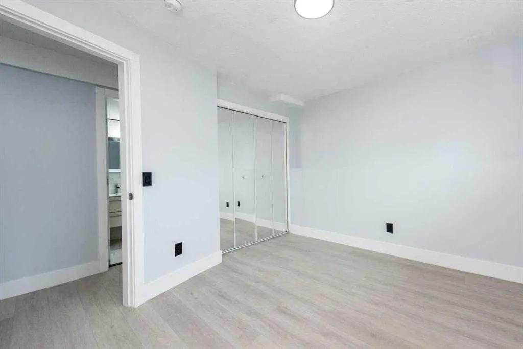 141 Falshire Close NE