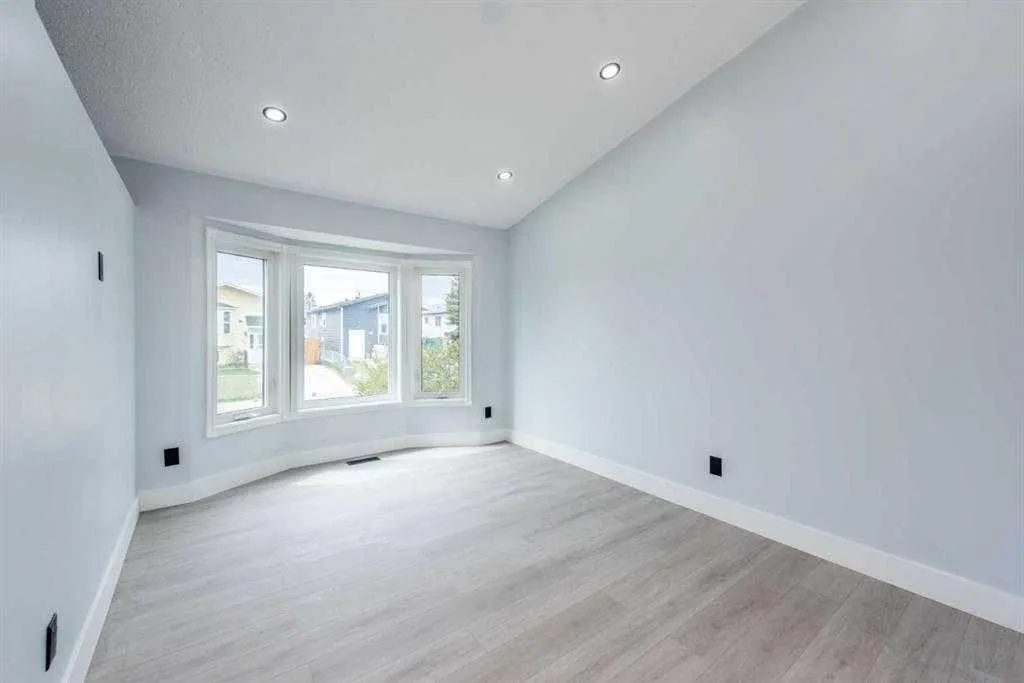 141 Falshire Close NE