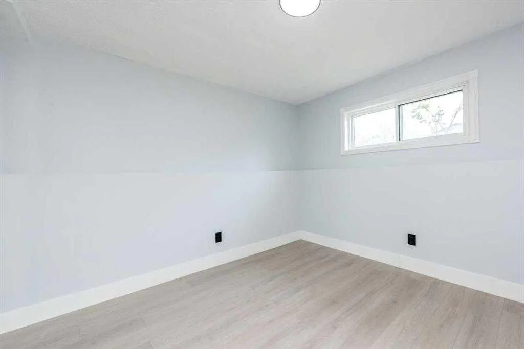 141 Falshire Close NE