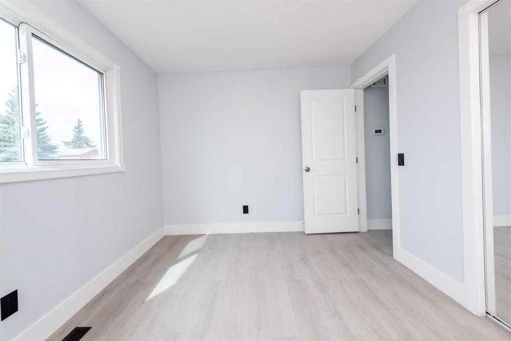 141 Falshire Close NE