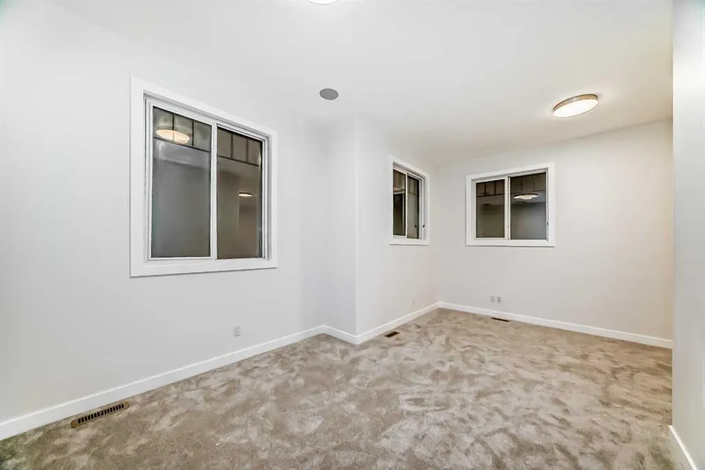 158 Valleyview Court SE