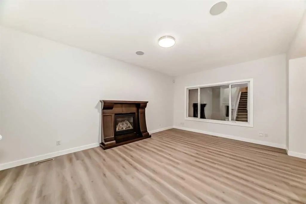 158 Valleyview Court SE