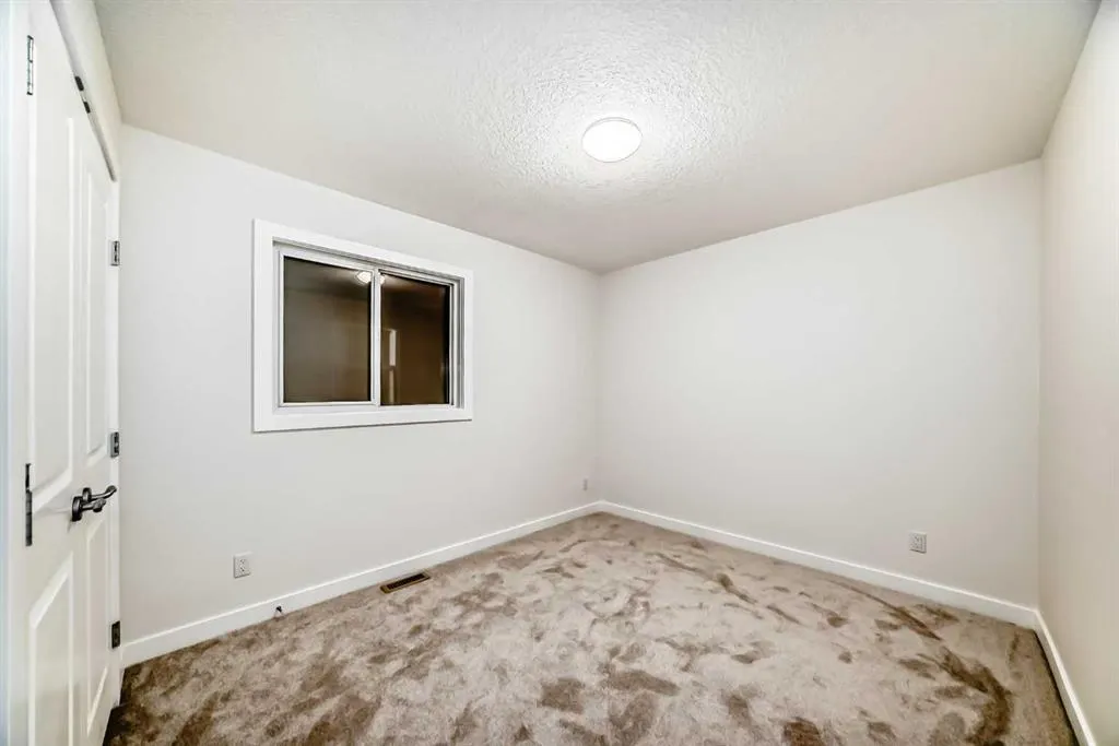 158 Valleyview Court SE