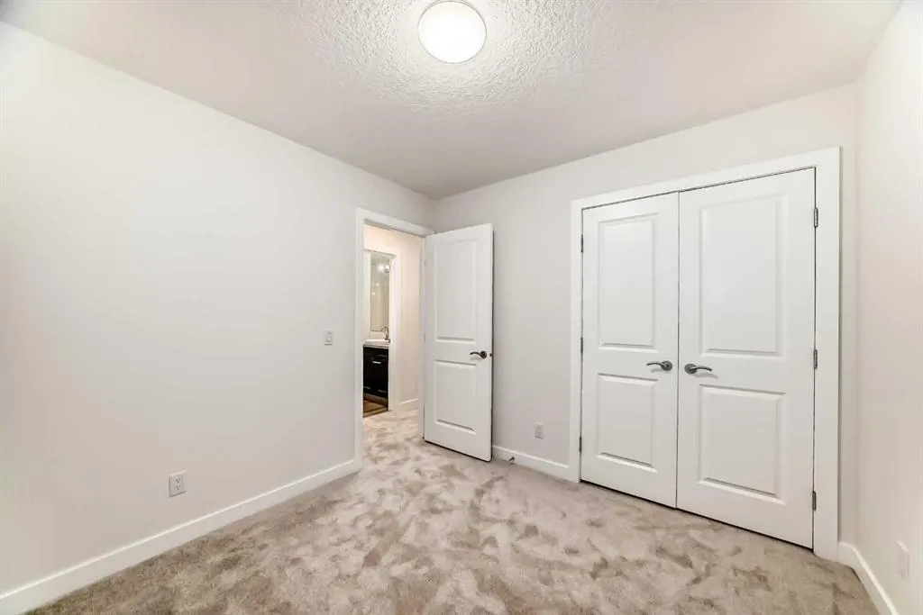 158 Valleyview Court SE