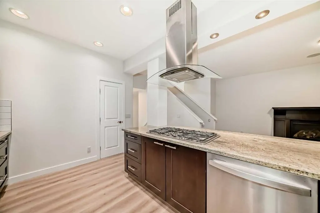 158 Valleyview Court SE