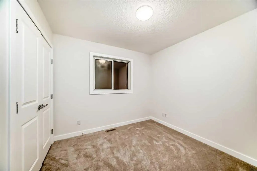 158 Valleyview Court SE