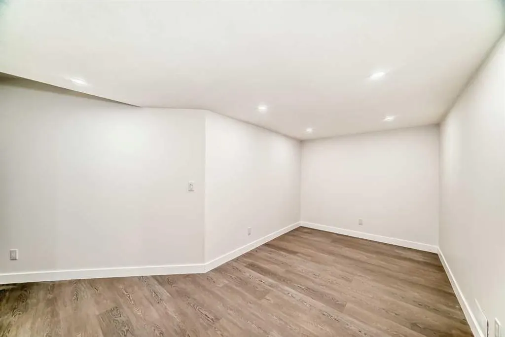 158 Valleyview Court SE