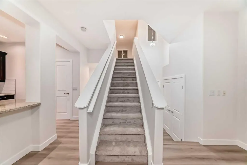 158 Valleyview Court SE