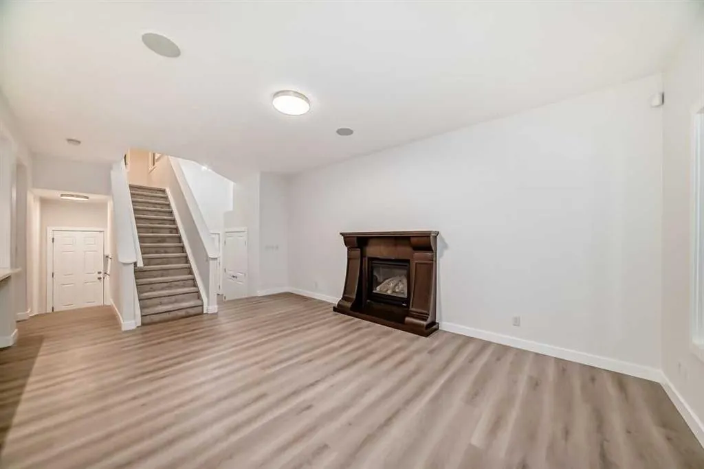 158 Valleyview Court SE