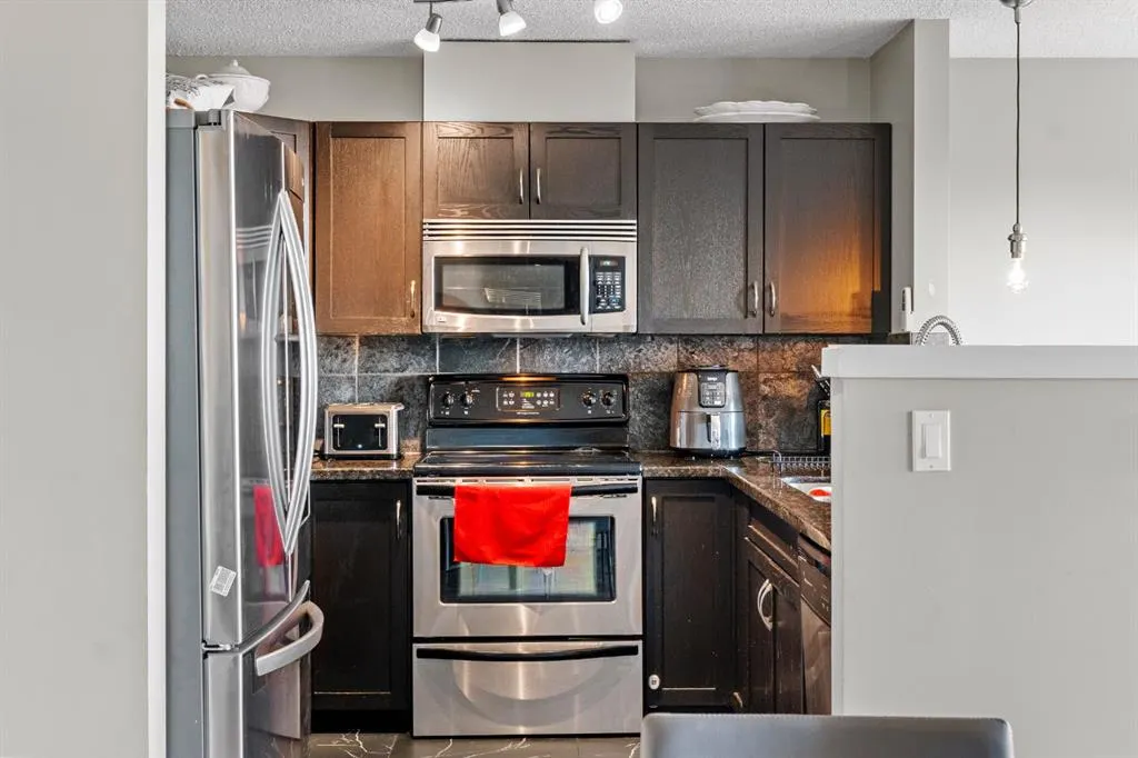 105 Village Heights SW, #10