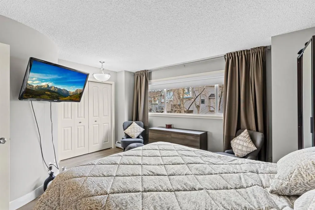 105 Village Heights SW, #10