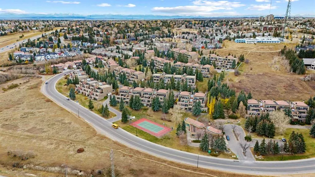 105 Village Heights SW, #10