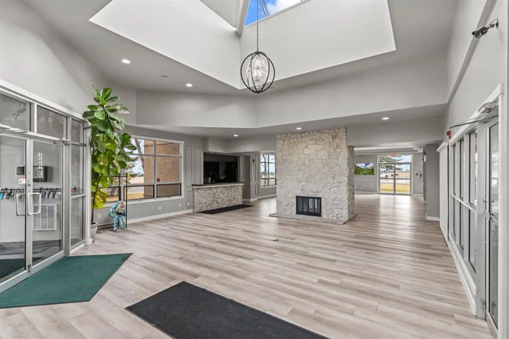 105 Village Heights SW, #10