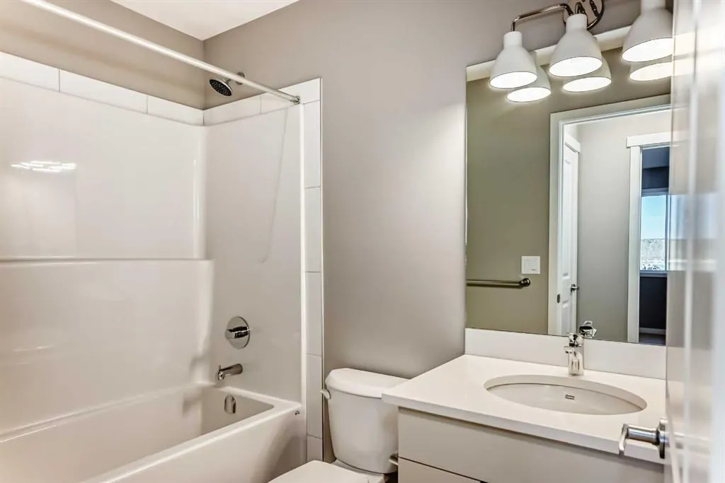 1054 Sawgrass Link NW