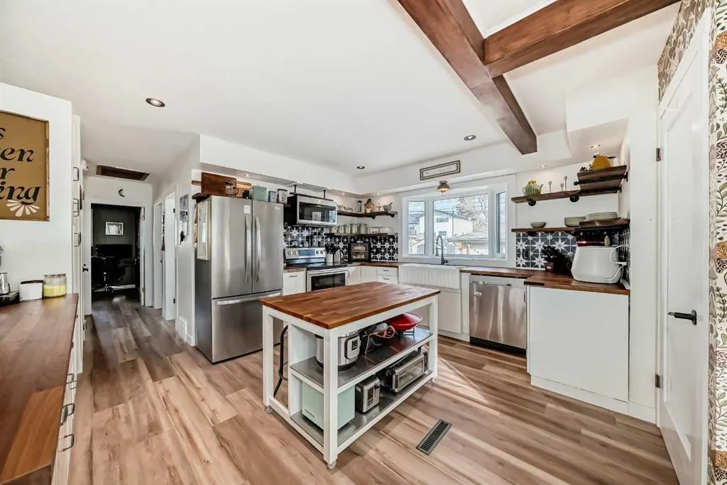 2155 Mackid Crescent NE