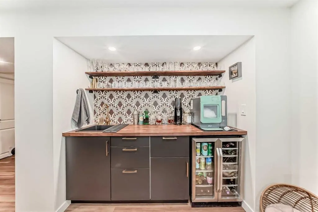 2155 Mackid Crescent NE