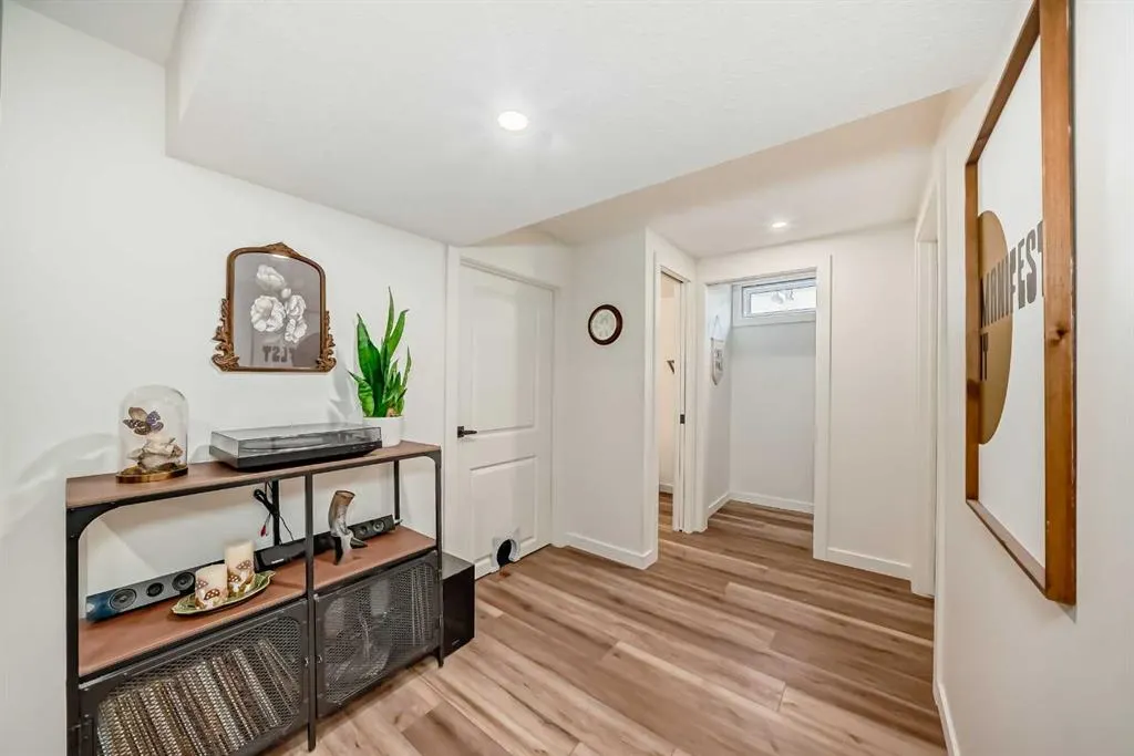 2155 Mackid Crescent NE