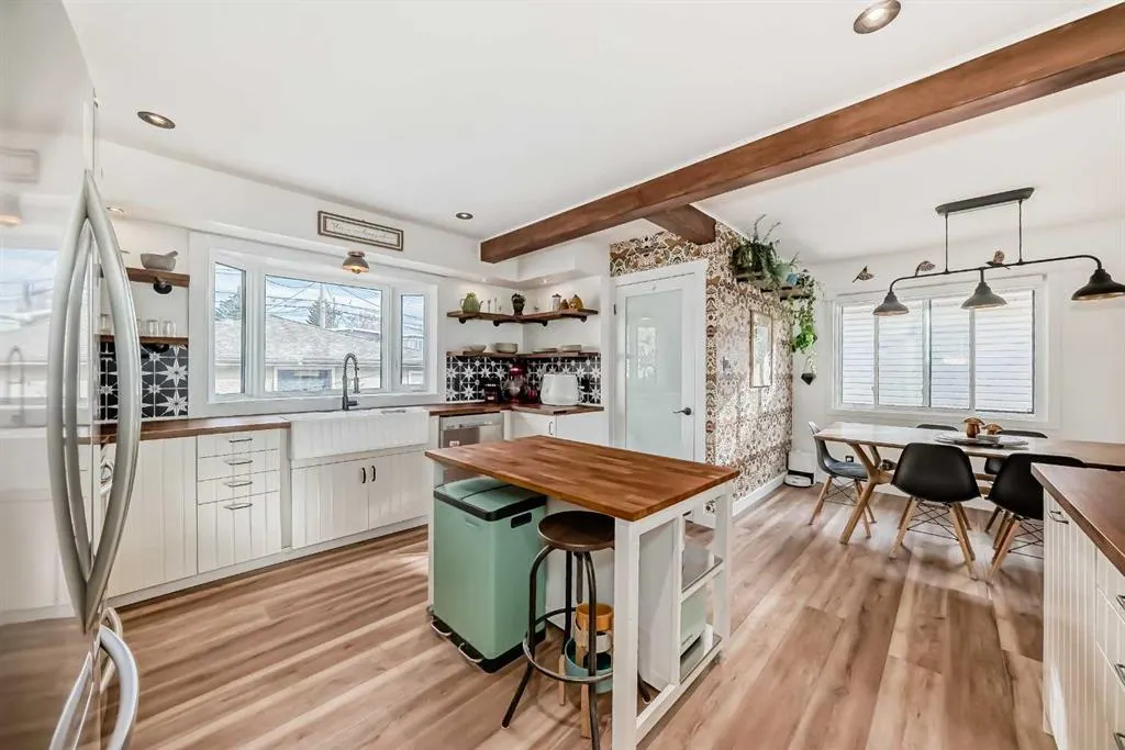 2155 Mackid Crescent NE