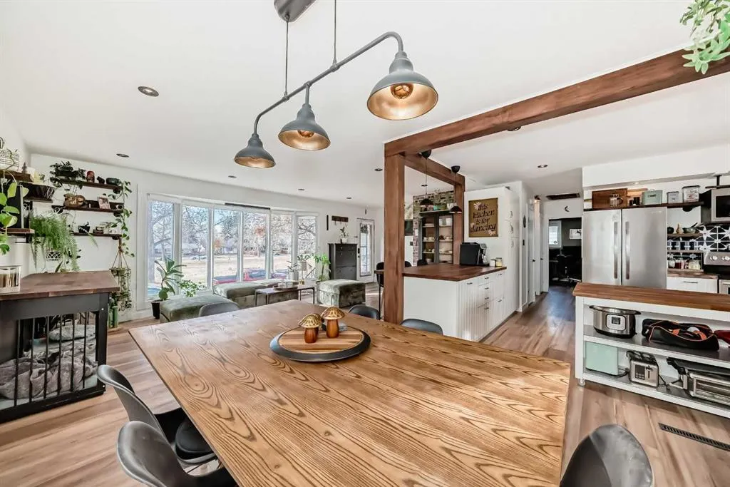 2155 Mackid Crescent NE