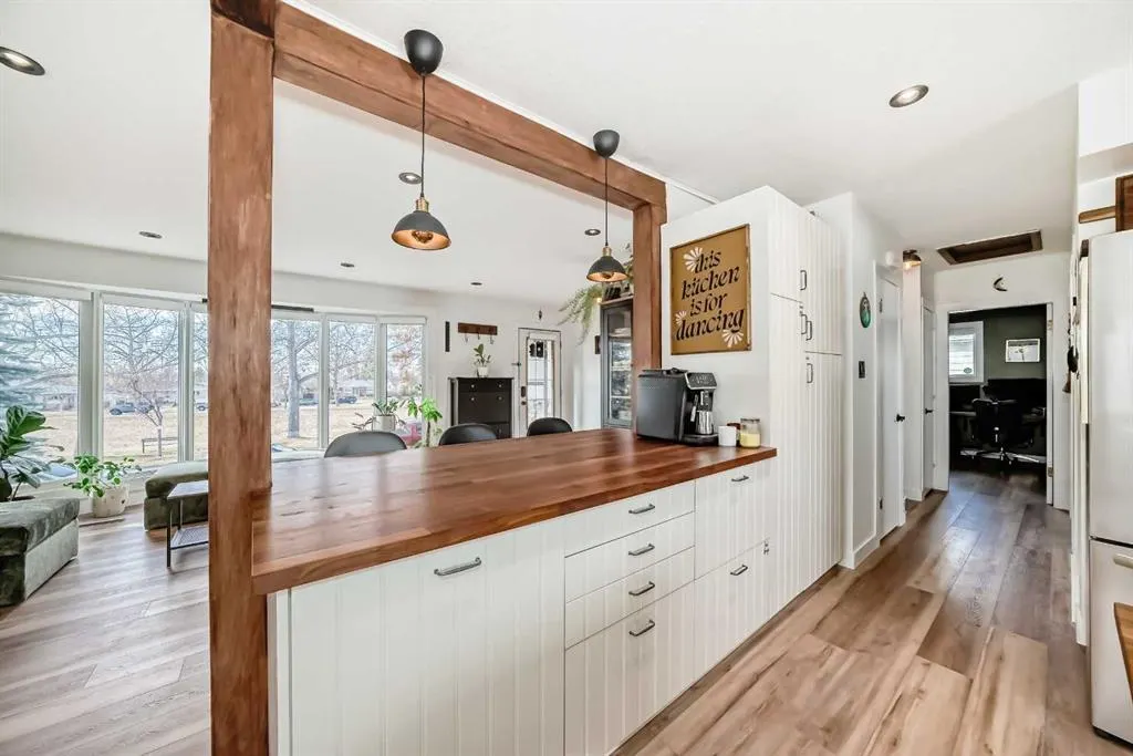 2155 Mackid Crescent NE