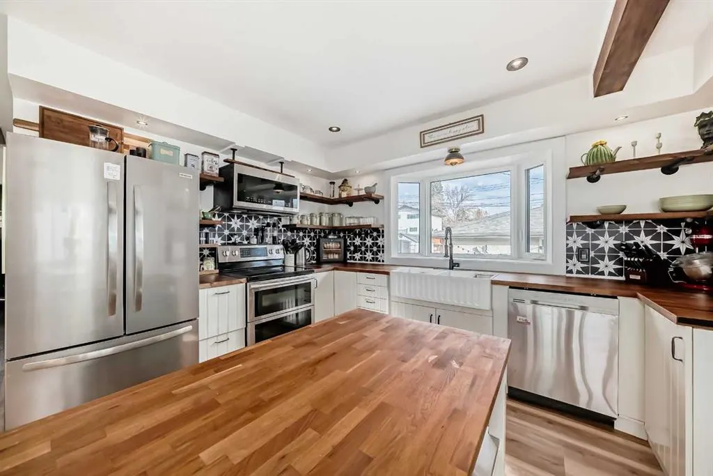 2155 Mackid Crescent NE