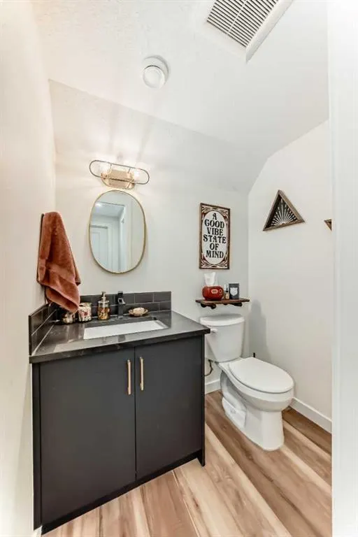 2155 Mackid Crescent NE