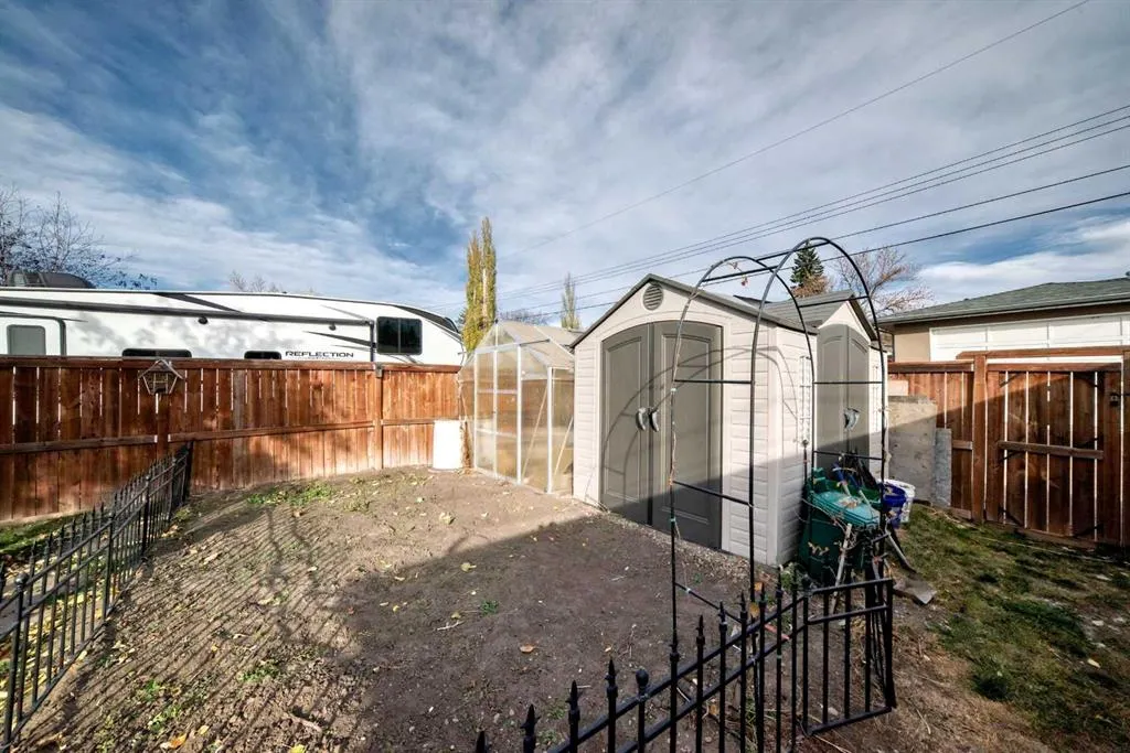 2155 Mackid Crescent NE