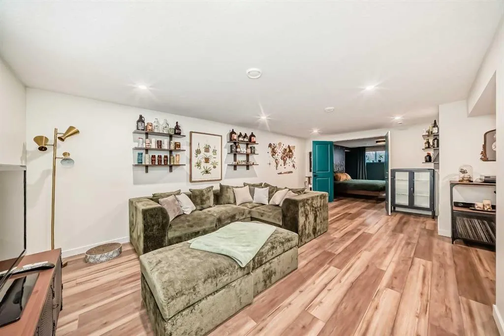 2155 Mackid Crescent NE