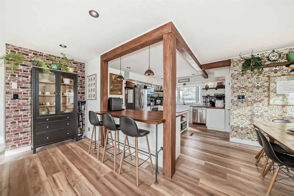 2155 Mackid Crescent NE