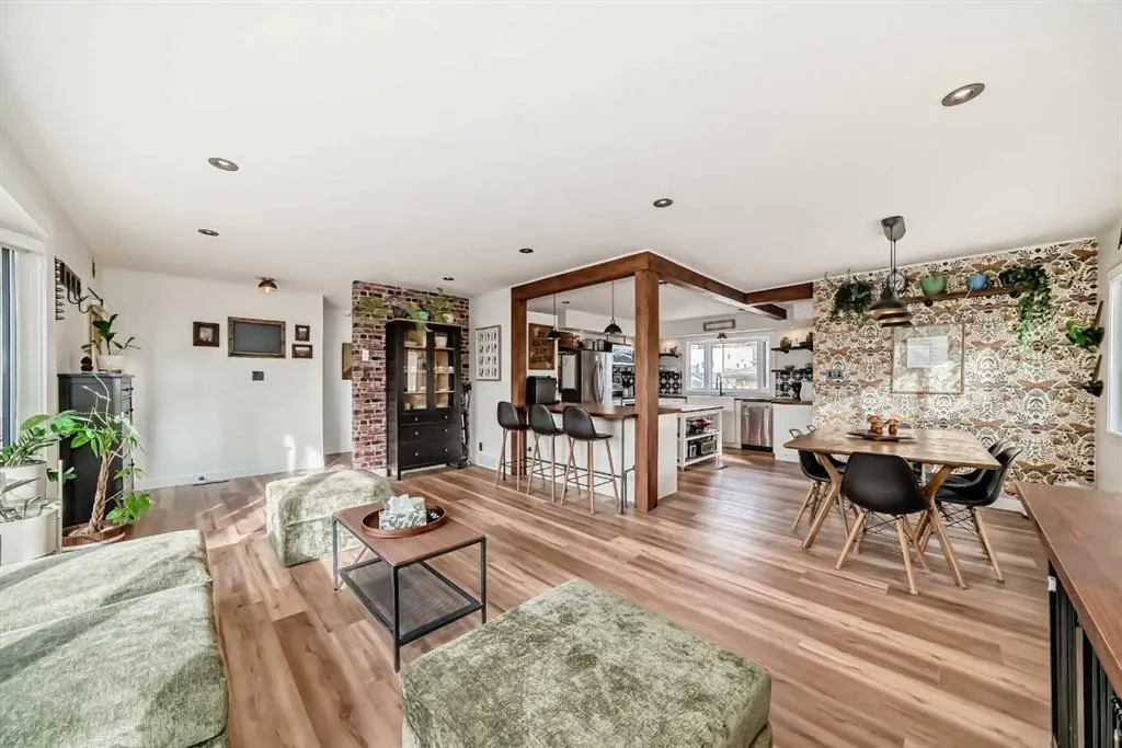 2155 Mackid Crescent NE