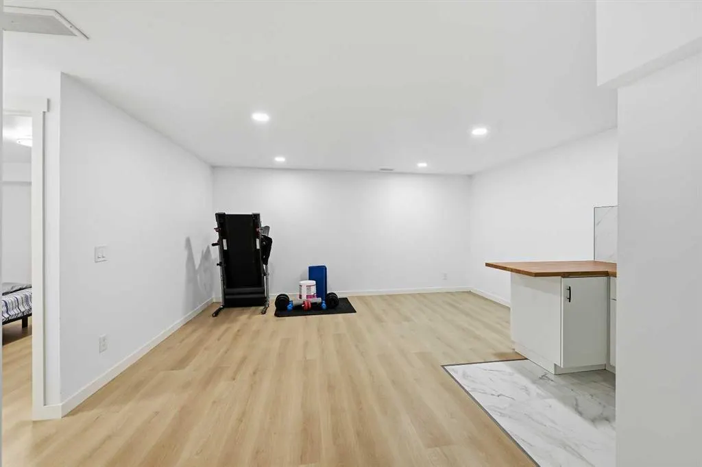 217 coopers Grove SW