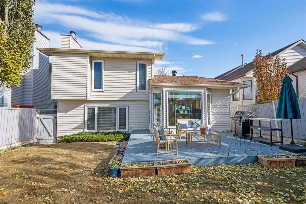 95 Macewan Meadow Way NW