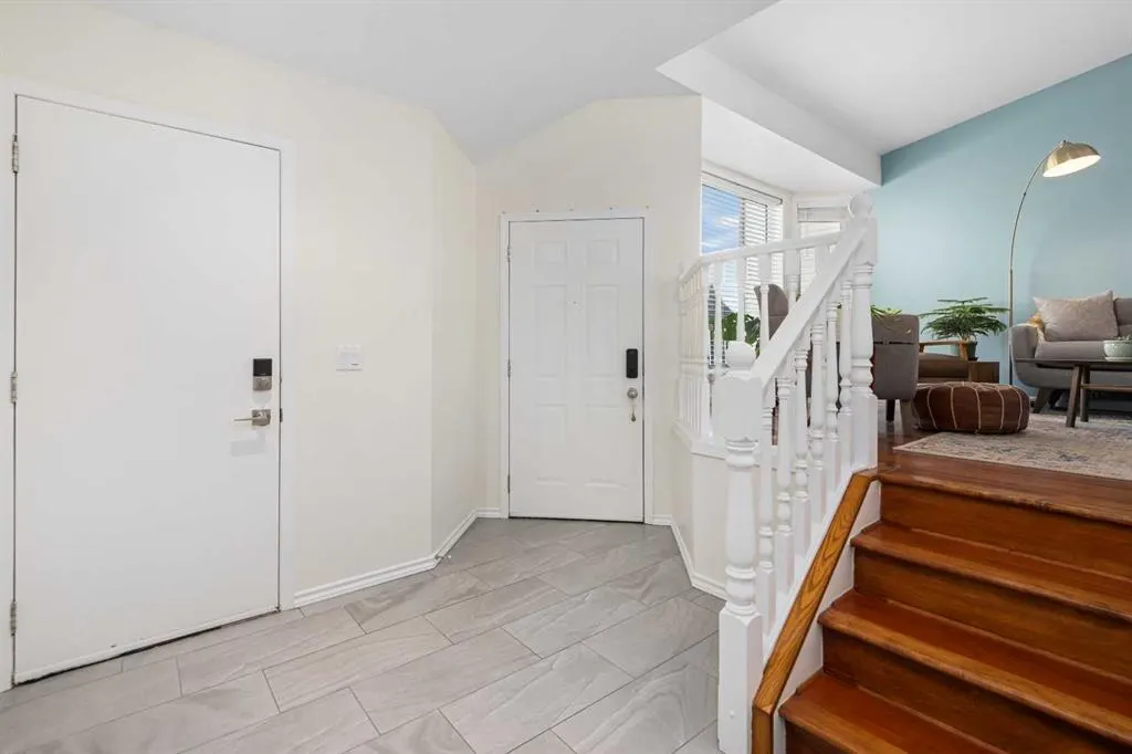 95 Macewan Meadow Way NW