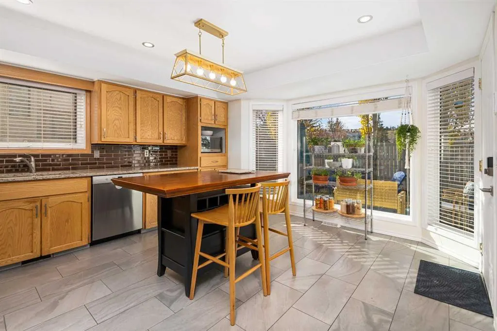 95 Macewan Meadow Way NW